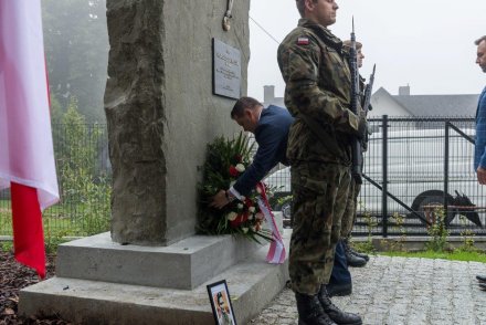 Uroczystość upamiętnienia mjra Adolfa Pilcha - złożenie kwiatów przez delegację Burmistrza Miasta Wisła i Rady Miasta Wisła